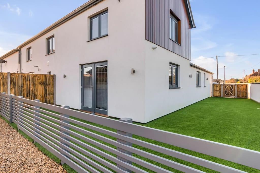 Isabel'S Wing! A Stunning 2 Bedroom Property NWI Exterior foto